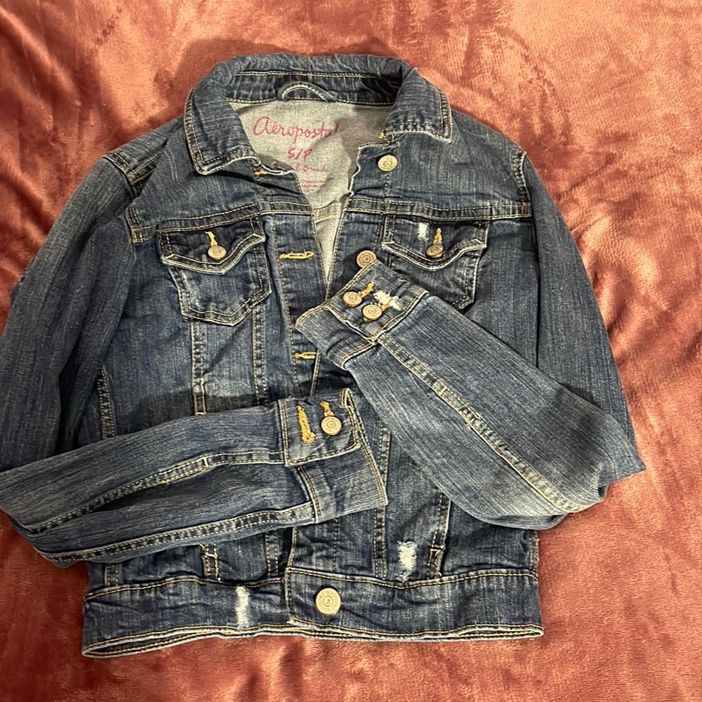Selling this jean jacket !